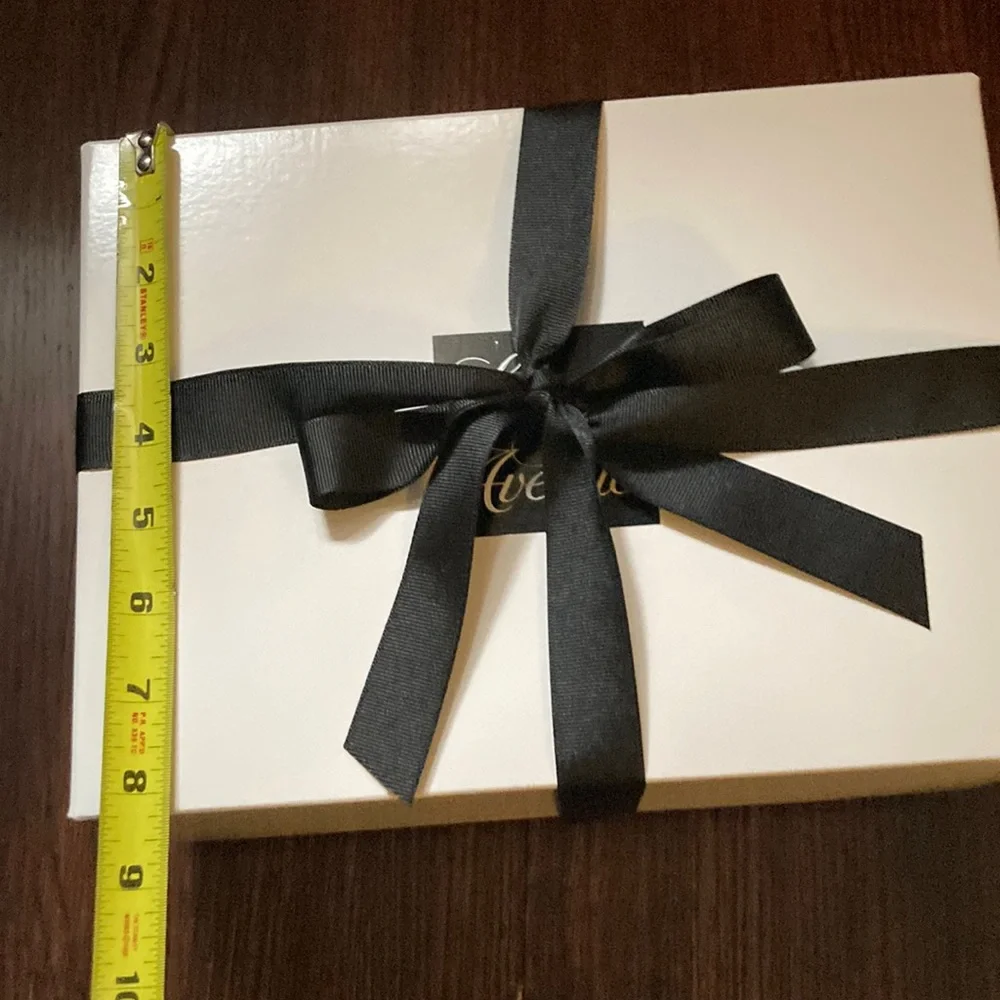 NWT: Authentic Saks Fifth Avenue gift box (no product)